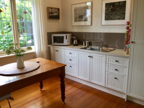 Sandy Bay Cottage - Kawana Tourism 0