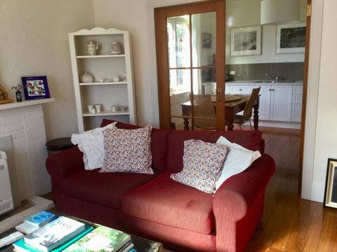 Sandy Bay Cottage - Kawana Tourism 1