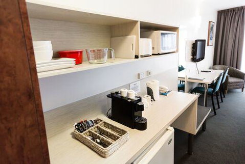 Shoreline Hotel - Kawana Tourism 22