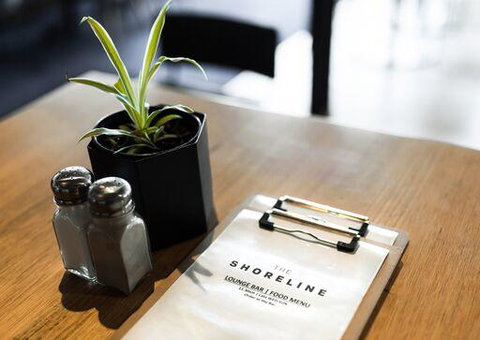 Shoreline Hotel - Kawana Tourism 4
