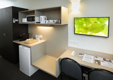 Shoreline Hotel - Kawana Tourism 35