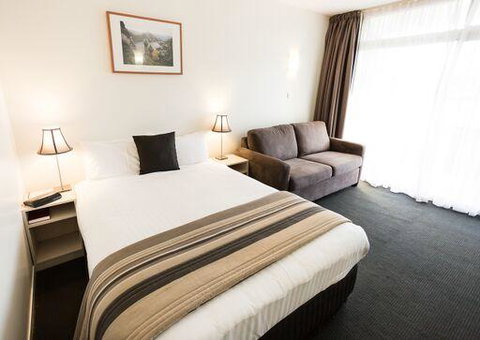 Shoreline Hotel - Kawana Tourism 30