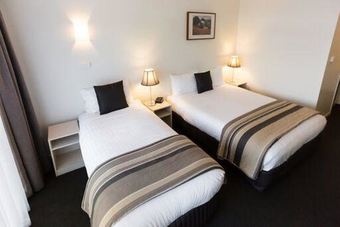 Shoreline Hotel - Kawana Tourism 23