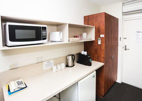 Shoreline Hotel - Kawana Tourism 29