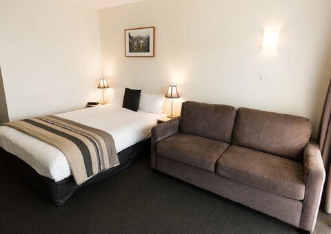 Shoreline Hotel - Kawana Tourism 32