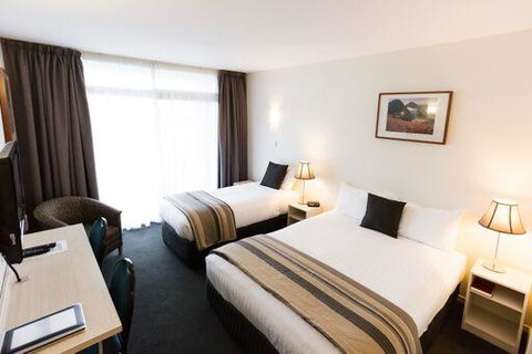 Shoreline Hotel - Kawana Tourism 24
