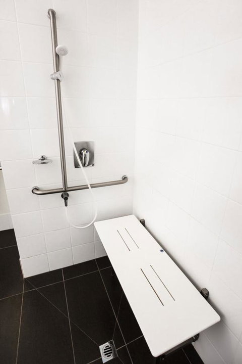 Shoreline Hotel - Kawana Tourism 41