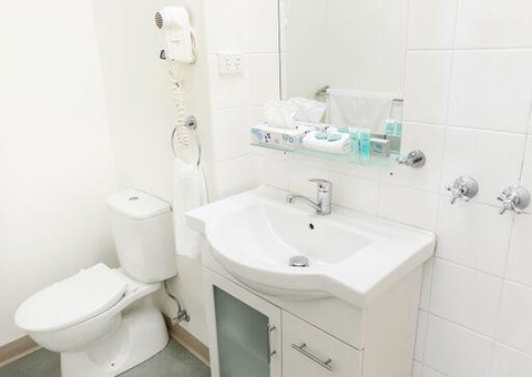 Shoreline Hotel - Kawana Tourism 31
