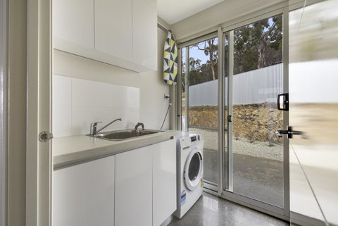 Lookout Point Guest House - Kawana Tourism 20