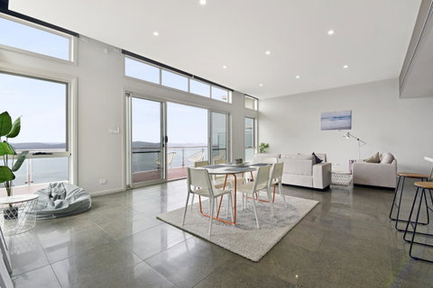 Lookout Point Guest House - Kawana Tourism 12