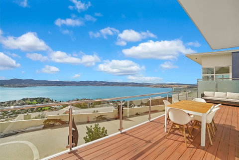 Lookout Point Guest House - Kawana Tourism 0