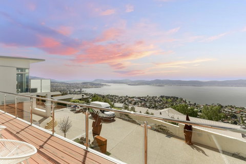 Lookout Point Guest House - Kawana Tourism 19