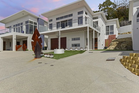 Lookout Point Guest House - Kawana Tourism 23