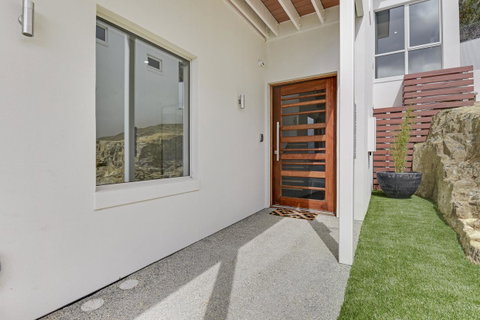 Lookout Point Guest House - Kawana Tourism 14