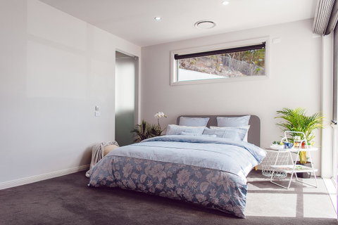 Lookout Point Guest House - Kawana Tourism 6