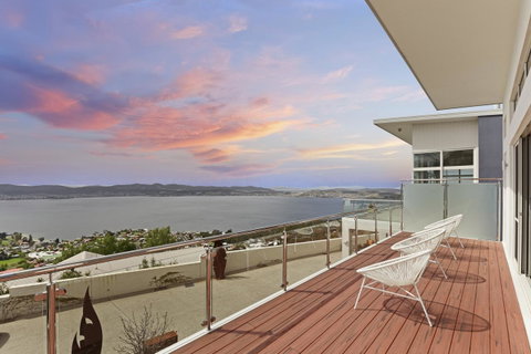 Lookout Point Guest House - Kawana Tourism 11