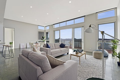 Lookout Point Guest House - Kawana Tourism 10