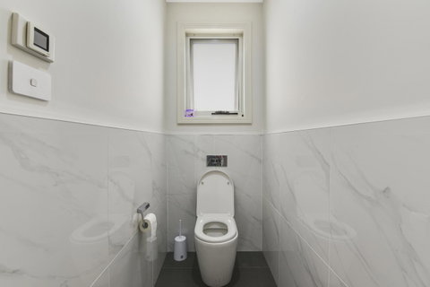 Lookout Point Guest House - Kawana Tourism 21