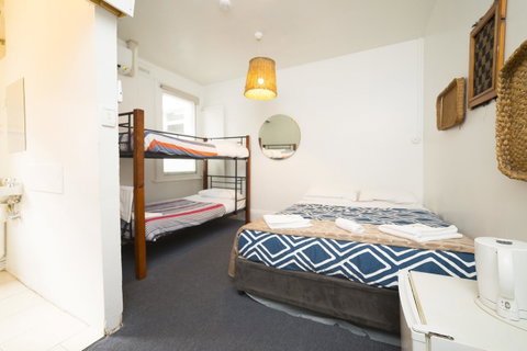 The Brunswick Hotel - Kawana Tourism 38