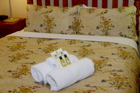 Edinburgh Gallery Bed & Breakfast - Kawana Tourism 44