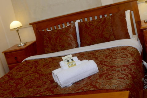 Edinburgh Gallery Bed & Breakfast - Kawana Tourism 20