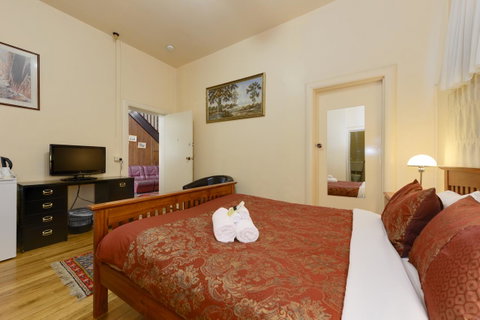 Edinburgh Gallery Bed & Breakfast - Kawana Tourism 19