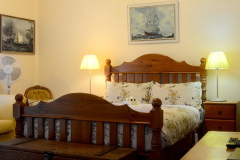 Edinburgh Gallery Bed & Breakfast - Kawana Tourism 43