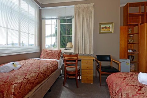 Edinburgh Gallery Bed & Breakfast - Kawana Tourism 8