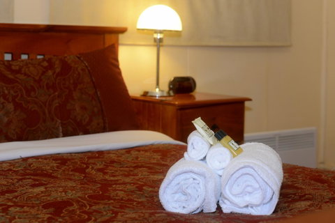 Edinburgh Gallery Bed & Breakfast - Kawana Tourism 18