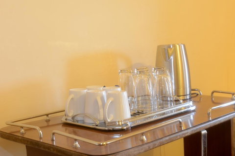 Edinburgh Gallery Bed & Breakfast - Kawana Tourism 42