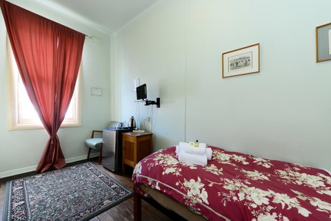 Edinburgh Gallery Bed & Breakfast - Kawana Tourism 29