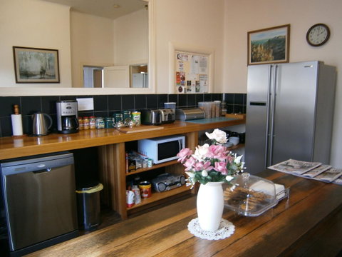 Edinburgh Gallery Bed & Breakfast - Kawana Tourism 5