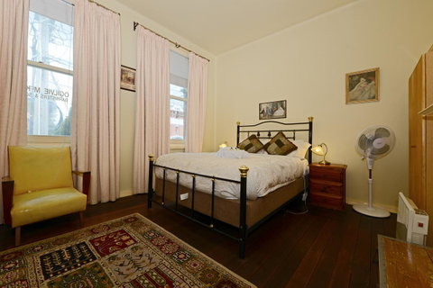 Edinburgh Gallery Bed & Breakfast - Kawana Tourism 25