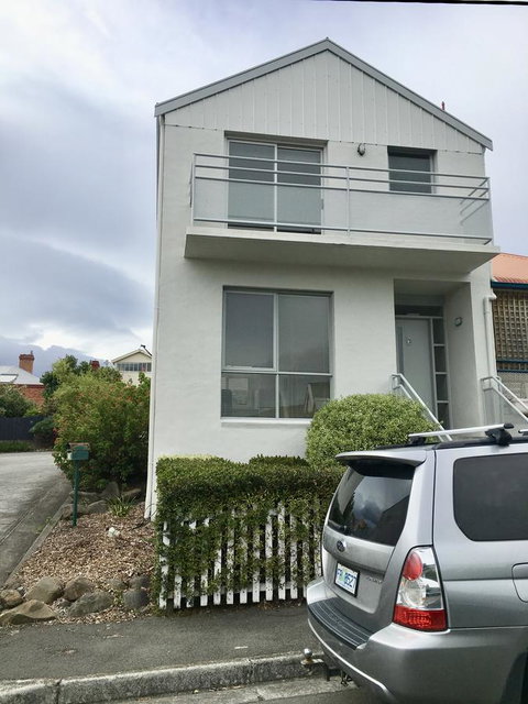 4 At 8 Townhouse Newcastle St - Kawana Tourism 13