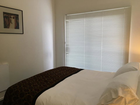 4 At 8 Townhouse Newcastle St - Kawana Tourism 6