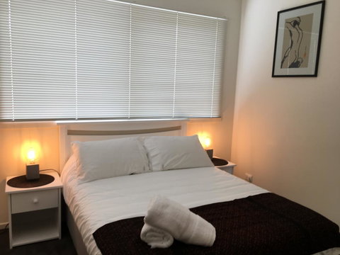 4 At 8 Townhouse Newcastle St - Kawana Tourism 2