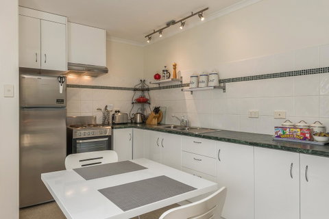 Moonrise View Apartment - Kawana Tourism 5