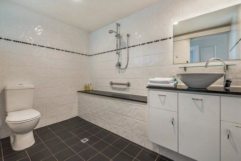 Moonrise View Apartment - Kawana Tourism 3