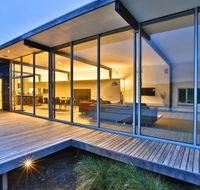 Cloudy Bay Beach House - Kawana Tourism