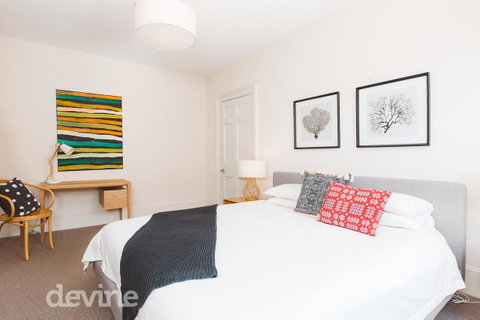 Devine Stays - Westside Apartment On Elizabeth - Kawana Tourism 11