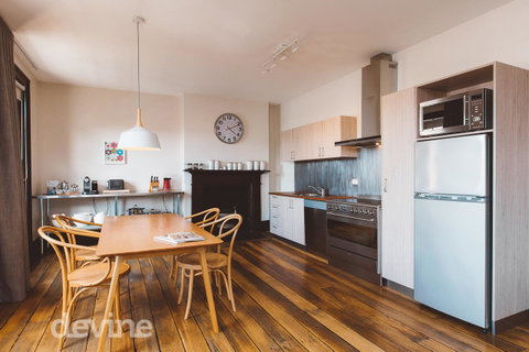Devine Stays - Westside Apartment On Elizabeth - Kawana Tourism 0