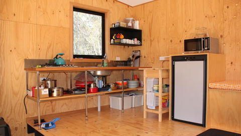 BAY OF FIRES ECO HUT Off Grid Experience At Binalong Bay - Kawana Tourism 9