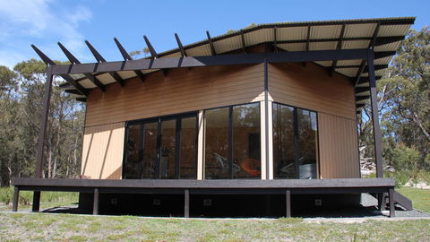 BAY OF FIRES ECO HUT Off Grid Experience At Binalong Bay - Kawana Tourism 21