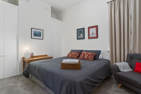 WEST NEST | Classic 3BR Hobart Terrace BEST Location, View, Close To City - Kawana Tourism 11