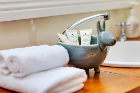 WEST NEST | Classic 3BR Hobart Terrace BEST Location, View, Close To City - Kawana Tourism 16