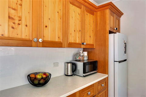 WEST NEST | Classic 3BR Hobart Terrace BEST Location, View, Close To City - Kawana Tourism 6