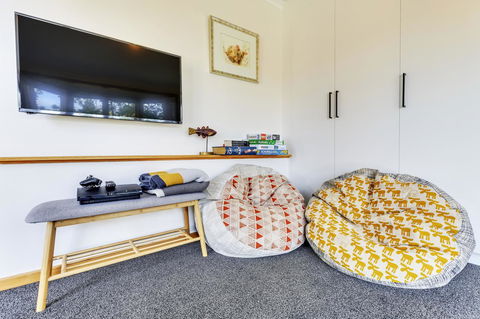 WEST NEST | Classic 3BR Hobart Terrace BEST Location, View, Close To City - Kawana Tourism 15