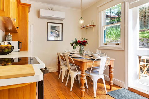 WEST NEST | Classic 3BR Hobart Terrace BEST Location, View, Close To City - Kawana Tourism 4