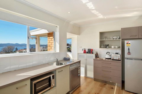 Sandcastle At Sandy Bay - Kawana Tourism 10