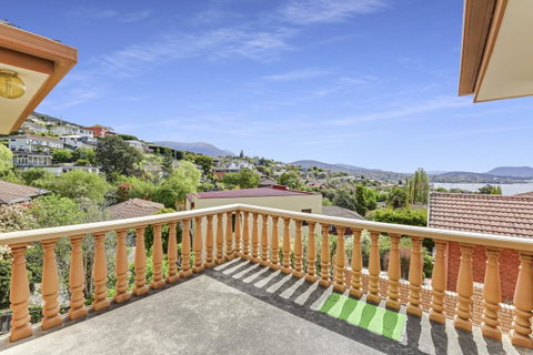 Vintage Cuddle Guest House - Kawana Tourism 18